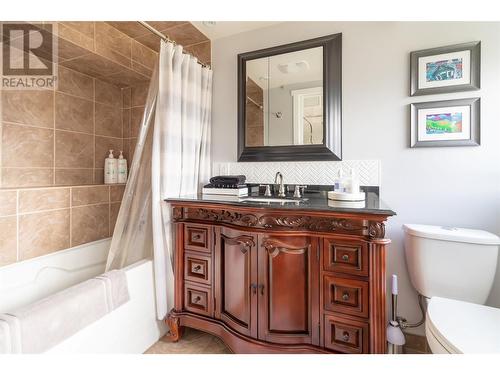 1000 Euclid Road, Kelowna, BC - Indoor Photo Showing Bathroom