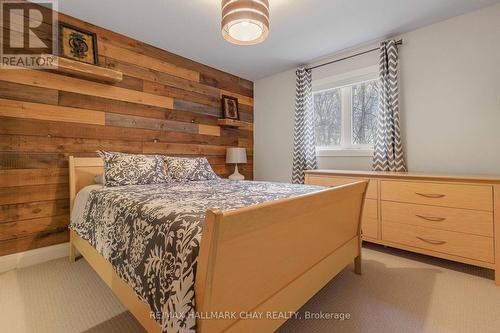 17 Black Creek Tr, Springwater, ON - Indoor Photo Showing Bedroom