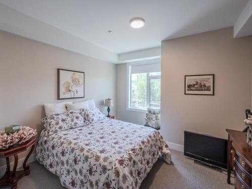 304-110 Ellis Street, Penticton, BC - Indoor Photo Showing Bedroom