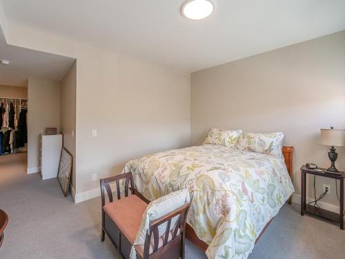 304-110 Ellis Street, Penticton, BC - Indoor Photo Showing Bedroom