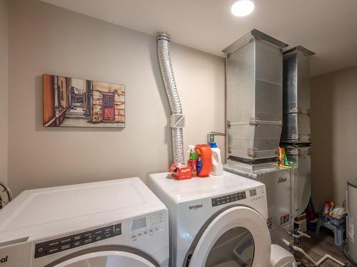 304-110 Ellis Street, Penticton, BC - Indoor Photo Showing Laundry Room
