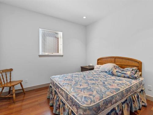 4751 75 Avenue, Salmon Arm, BC - Indoor Photo Showing Bedroom