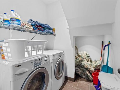 4751 75 Avenue, Salmon Arm, BC - Indoor Photo Showing Laundry Room