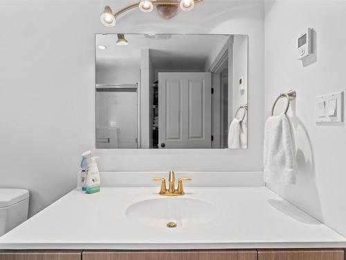 4751 75 Avenue, Salmon Arm, BC - Indoor Photo Showing Bathroom