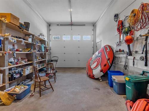 4751 75 Avenue, Salmon Arm, BC - Indoor Photo Showing Garage