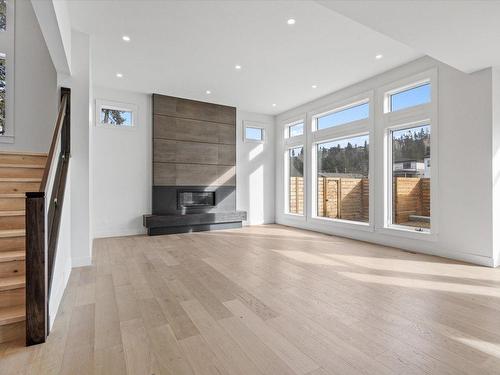 4619 Fordham Road, Kelowna, BC - Indoor With Fireplace