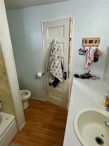 8265 China Valley Road, Falkland, BC - Indoor Photo Showing Bathroom
