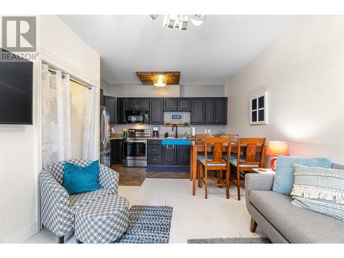 1209 Riverside Avenue Unit# B, Sicamous, BC - Indoor Photo Showing Living Room