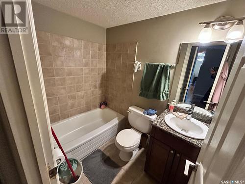 4 176 Acadia Court, Saskatoon, SK - Indoor Photo Showing Bathroom