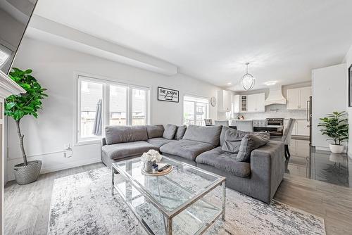 30 Times Square Boulevard|Unit #173, Hamilton, ON - Indoor Photo Showing Living Room