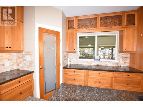 585 Nighthawk Avenue, Vernon, BC - Indoor Photo Showing Kitchen