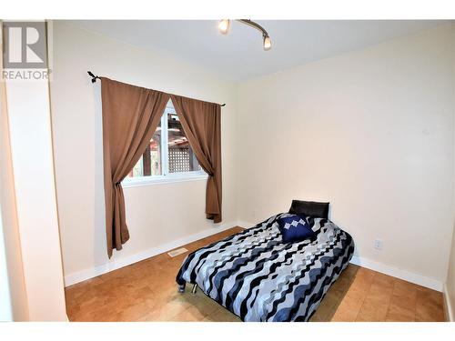 585 Nighthawk Avenue, Vernon, BC - Indoor Photo Showing Bedroom