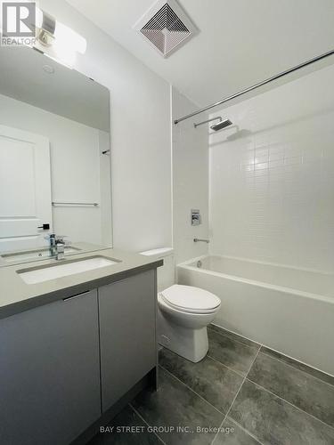#365 -2481 Taunton Rd, Oakville, ON - Indoor Photo Showing Bathroom
