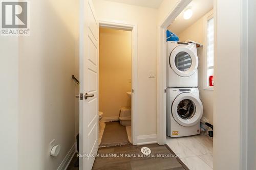 302 - 250 Finch Avenue, Pickering, ON - Indoor Photo Showing Laundry Room