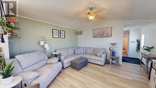 10463 103 Street, Taylor, BC - Indoor Photo Showing Living Room