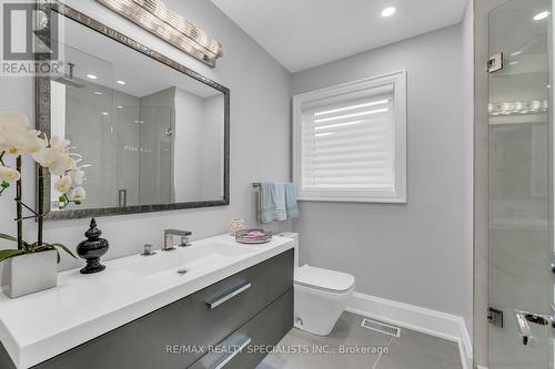 42 River Ridge Rd, Barrie, ON - Indoor Photo Showing Bathroom