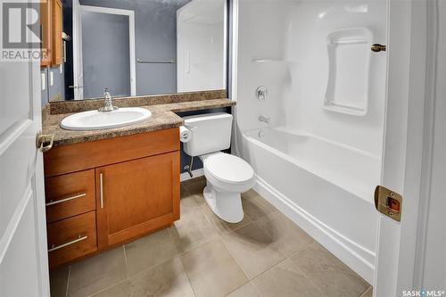 903 902 Spadina Crescent E, Saskatoon, SK - Indoor Photo Showing Bathroom