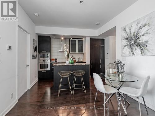 #2202 -14 York St, Toronto, ON - Indoor Photo Showing Dining Room