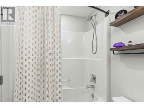 3630 Mission Springs Drive Unit# 406, Kelowna, BC - Indoor Photo Showing Bathroom
