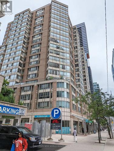 #1111 -717 Bay St, Toronto, ON - Outdoor With Facade