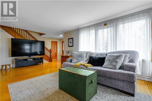 15907 Manning Road, Ingleside, ON - Indoor Photo Showing Living Room