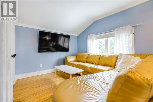15907 Manning Road, Ingleside, ON - Indoor Photo Showing Living Room