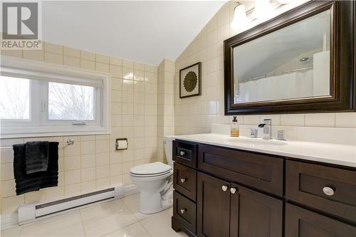 15907 Manning Road, Ingleside, ON - Indoor Photo Showing Bathroom