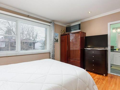 Master bedroom - 16 Rue Hazelwood, Dollard-Des-Ormeaux, QC - Indoor Photo Showing Bedroom