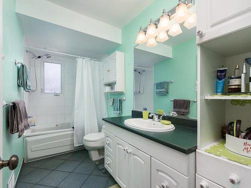 Ensuite bathroom - 16 Rue Hazelwood, Dollard-Des-Ormeaux, QC - Indoor Photo Showing Bathroom