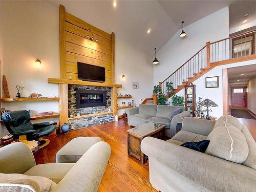 10087 Blower Rd, Port Alberni, BC - Indoor Photo Showing Living Room With Fireplace