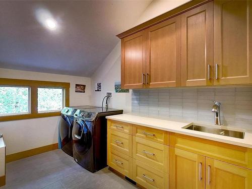 10087 Blower Rd, Port Alberni, BC - Indoor Photo Showing Laundry Room