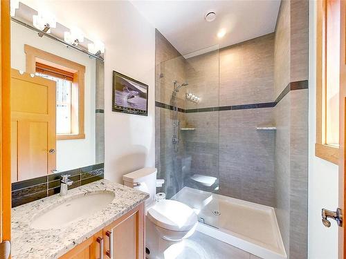 10087 Blower Rd, Port Alberni, BC - Indoor Photo Showing Bathroom