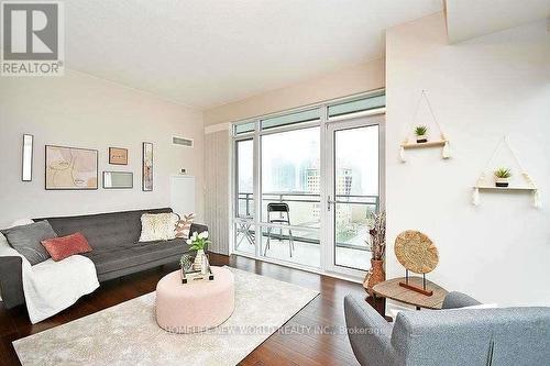 #1205 -365 Prince Of Wales Dr, Mississauga, ON - Indoor Photo Showing Living Room