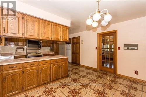 12420 Old Kennedy Rd, Caledon, ON - Indoor Photo Showing Kitchen