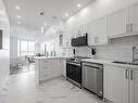 1005-284 Bloor St W, Toronto, ON  - Indoor Photo Showing Kitchen With Upgraded Kitchen 