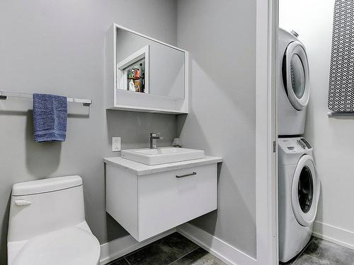 Powder room - 301-2215 Place Des Tilleuls, Saint-Bruno-De-Montarville, QC - Indoor Photo Showing Laundry Room