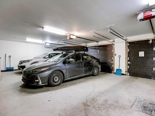 Parking - 301-2215 Place Des Tilleuls, Saint-Bruno-De-Montarville, QC - Indoor Photo Showing Garage
