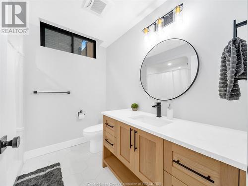 19 Sunningdale, Leamington, ON - Indoor Photo Showing Bathroom