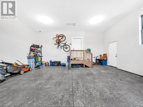 19 Sunningdale, Leamington, ON - Indoor Photo Showing Garage
