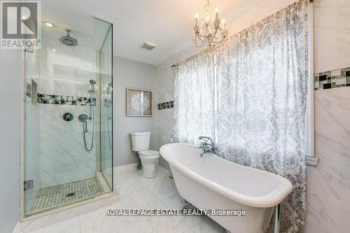 135 Varna Dr, Toronto, ON - Indoor Photo Showing Bathroom