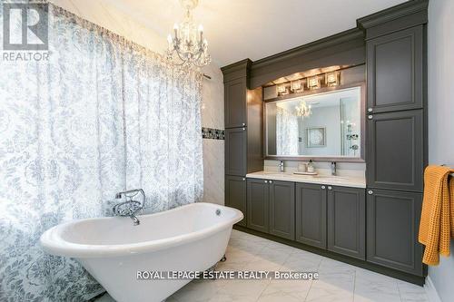 135 Varna Dr, Toronto, ON - Indoor Photo Showing Bathroom