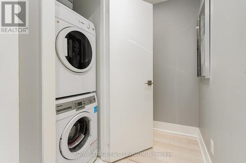 #1007 -32 Davenport Rd, Toronto, ON - Indoor Photo Showing Laundry Room