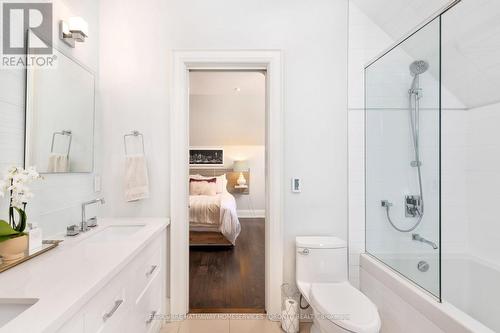 244 Yonge Blvd, Toronto, ON - Indoor Photo Showing Bathroom