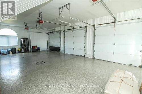 20190 County Rd 2 Rd, South Stormont, ON - Indoor Photo Showing Garage