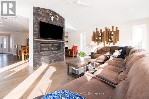 185718 Grey County Road 9, Southgate, ON - Indoor Photo Showing Living Room With Fireplace