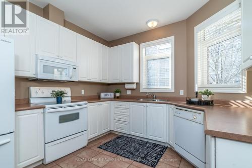 4E - 40 Rivermill Boulevard, Kawartha Lakes, ON - Indoor Photo Showing Kitchen With Double Sink