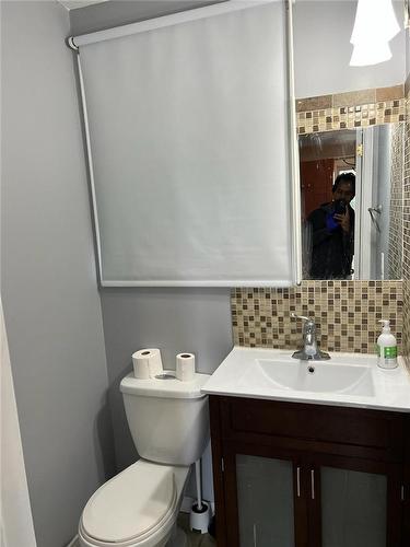 77 Canrobert Street, Woodstock, ON - Indoor Photo Showing Bathroom
