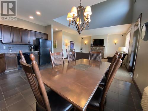 600 Bighorn Boulevard Unit# 633D, Radium Hot Springs, BC - Indoor Photo Showing Dining Room