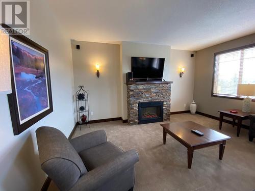 600 Bighorn Boulevard Unit# 633D, Radium Hot Springs, BC - Indoor Photo Showing Living Room With Fireplace