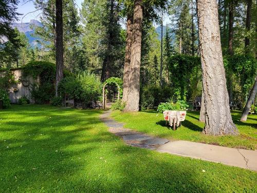 5041 Hewitt Road, Edgewater, BC - Outdoor